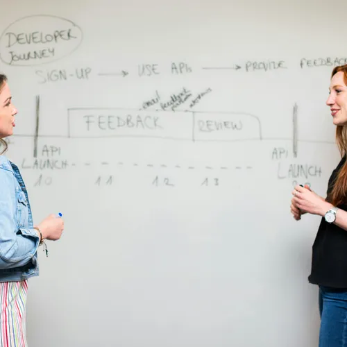 Consultores revisando procesos de gestión